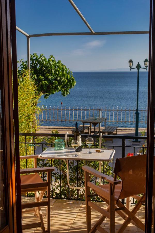 Notos Sea Front Apartment 글로사 외부 사진